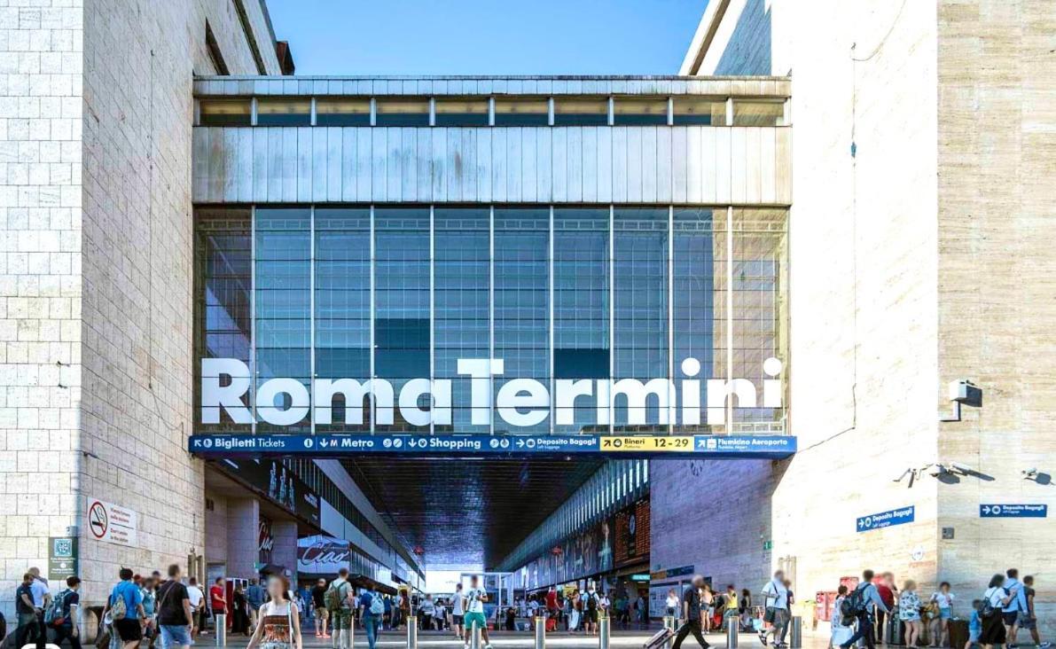 Termini Station Holidays — Photos 3